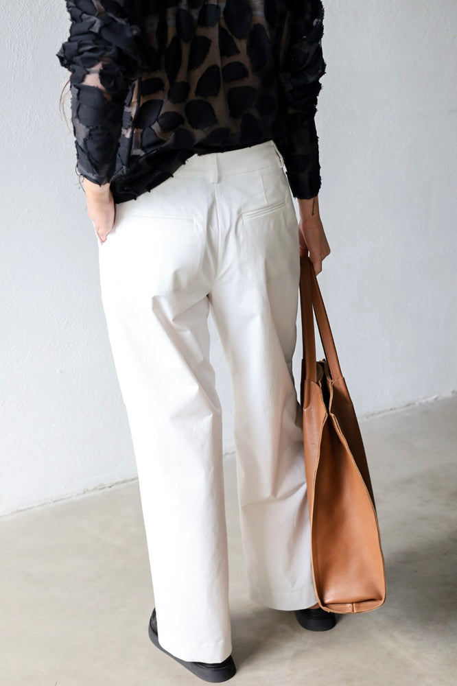 Ankle-length trousers in white