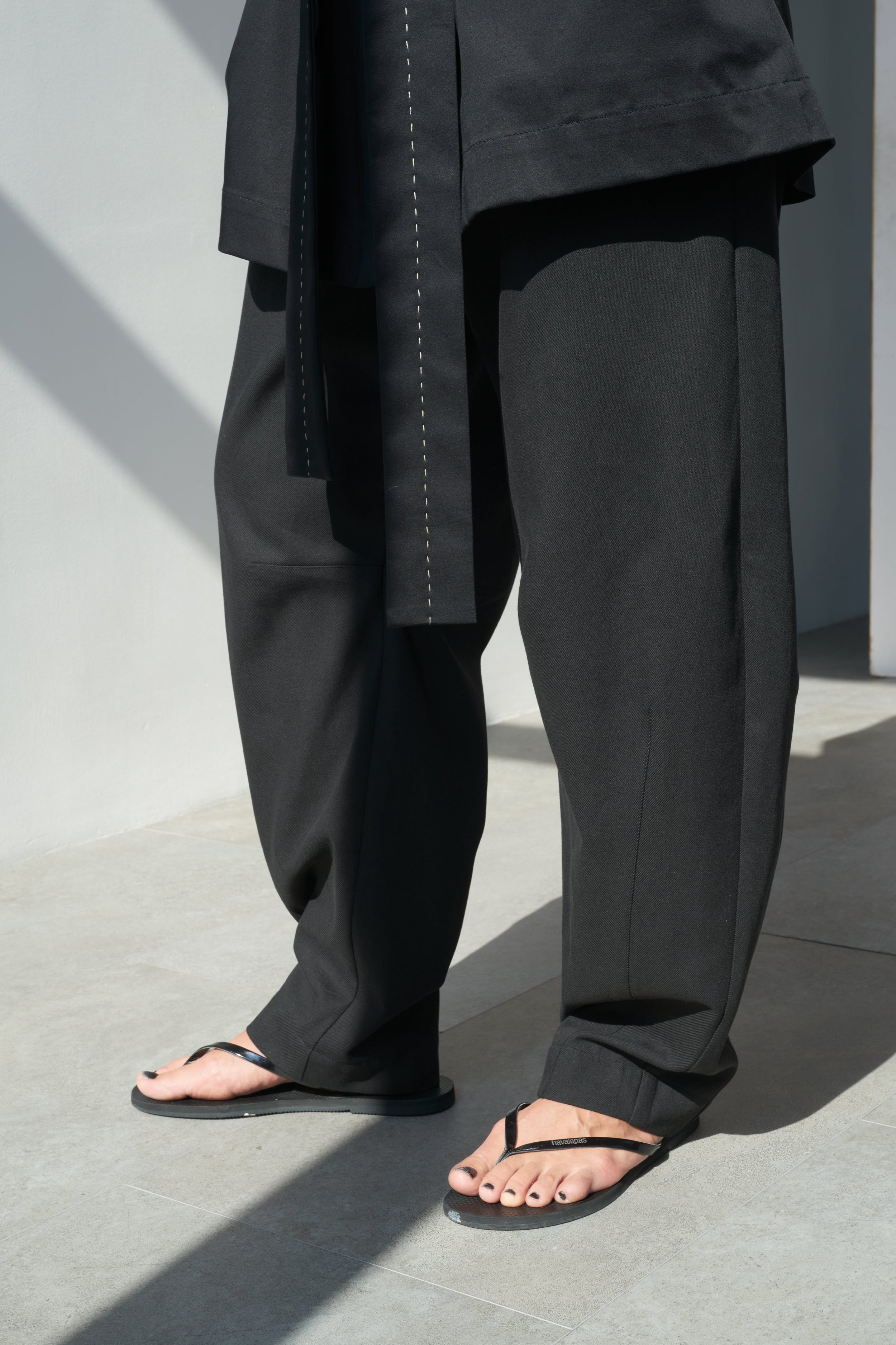 black barrel trousers