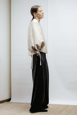 Blouse with voluminous sleeves.