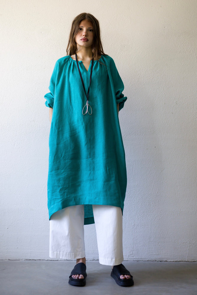 Puff-sleeve linen dress in turquoise