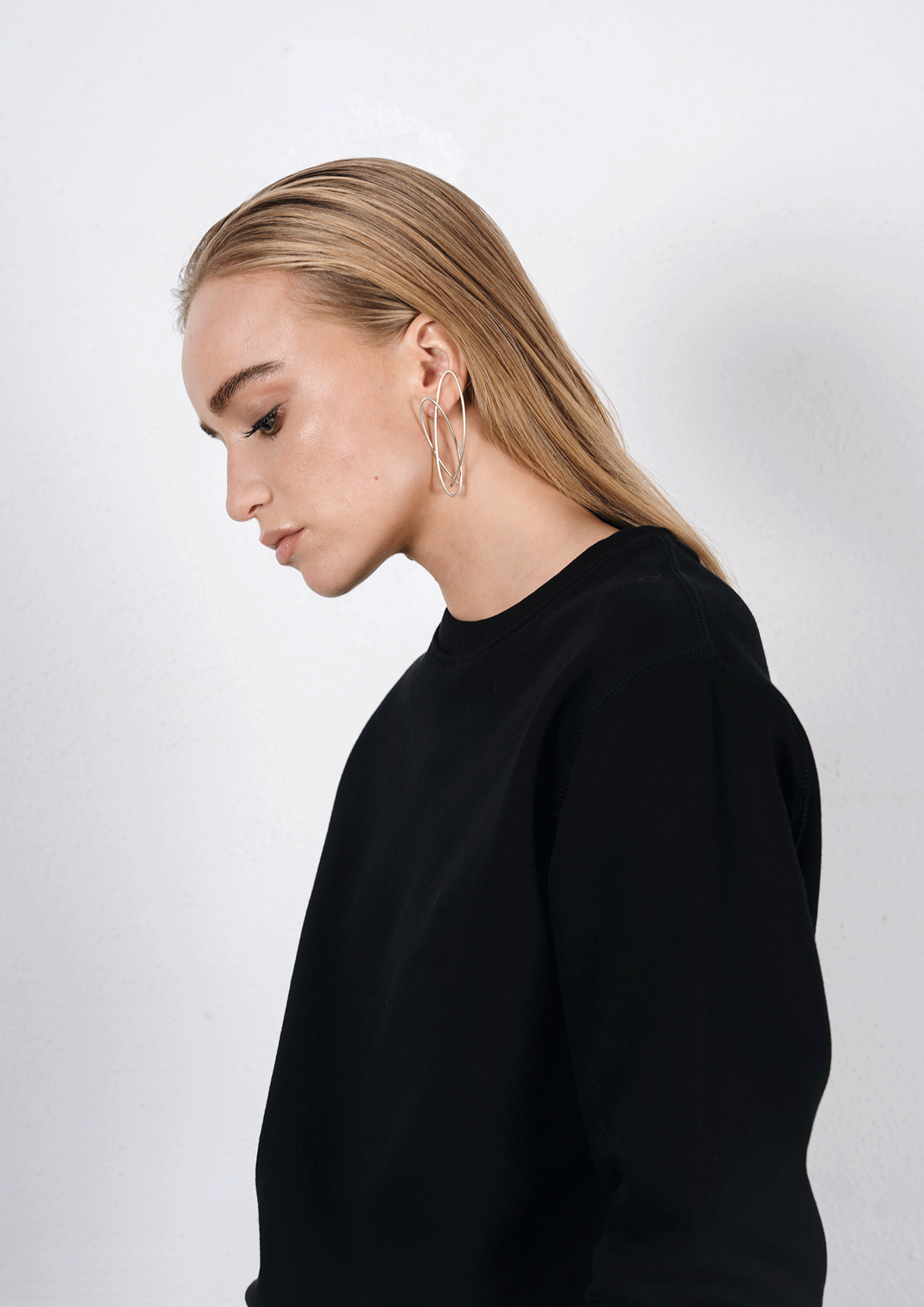 Musta värvi dressipluus