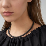 Short necklace in black